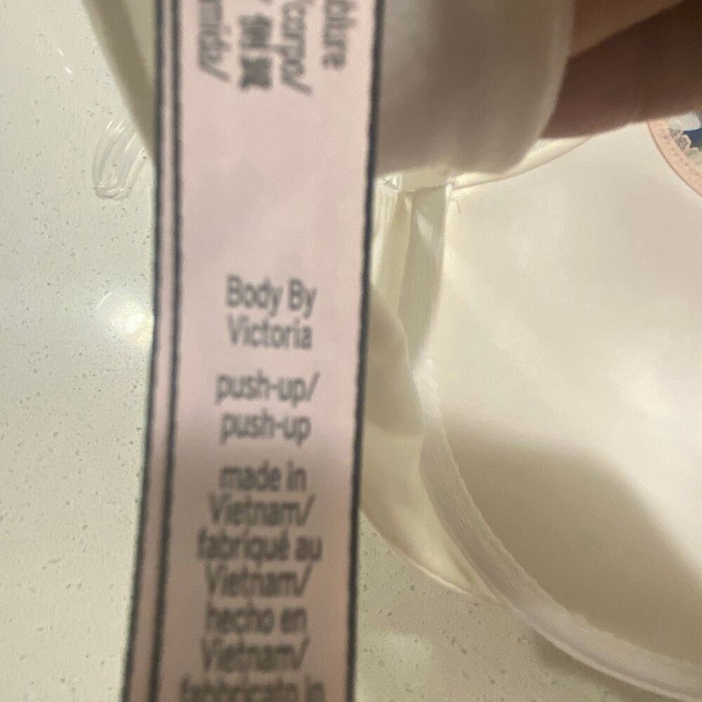 Victoria’s Secret bra, body by Victoria push-up bra size 34DD - Picture 8 of 9